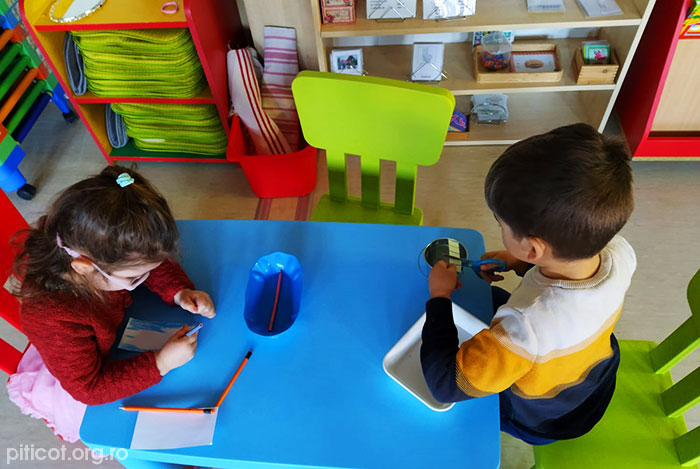 Ce este metoda Montessori si cum ajuta ea copilul?
